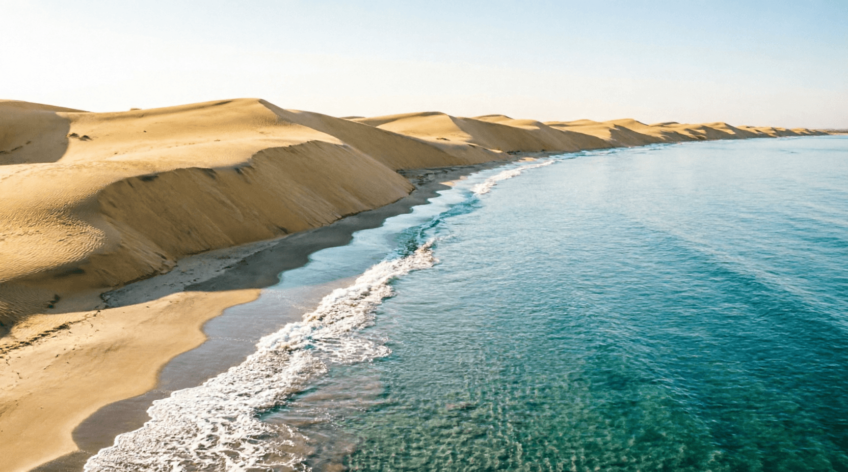 Costa sonorense donde las dunas del desierto se encuentran con el mar
